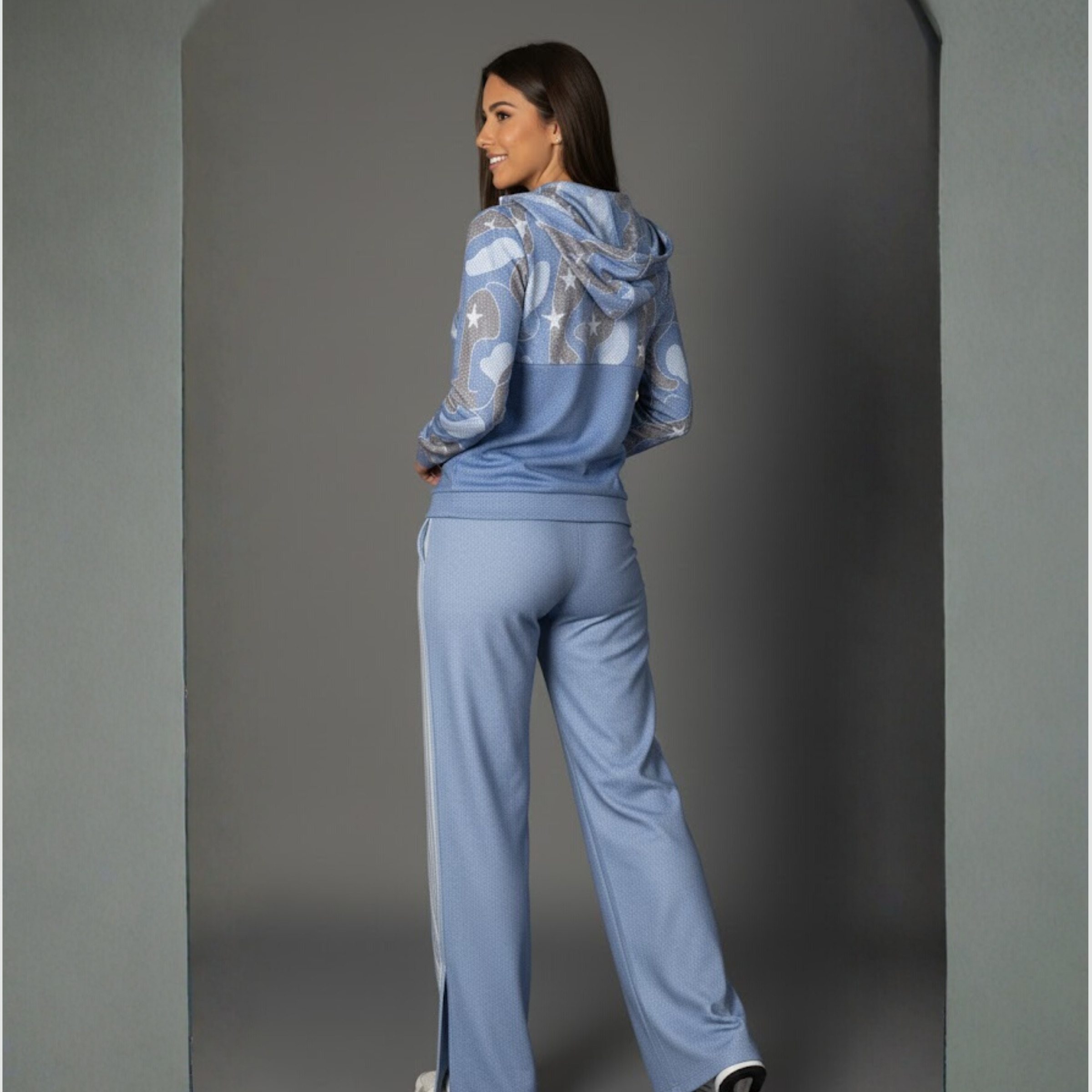 SET VIAJERO EN MEZCLILLA CON ESTAMPADO